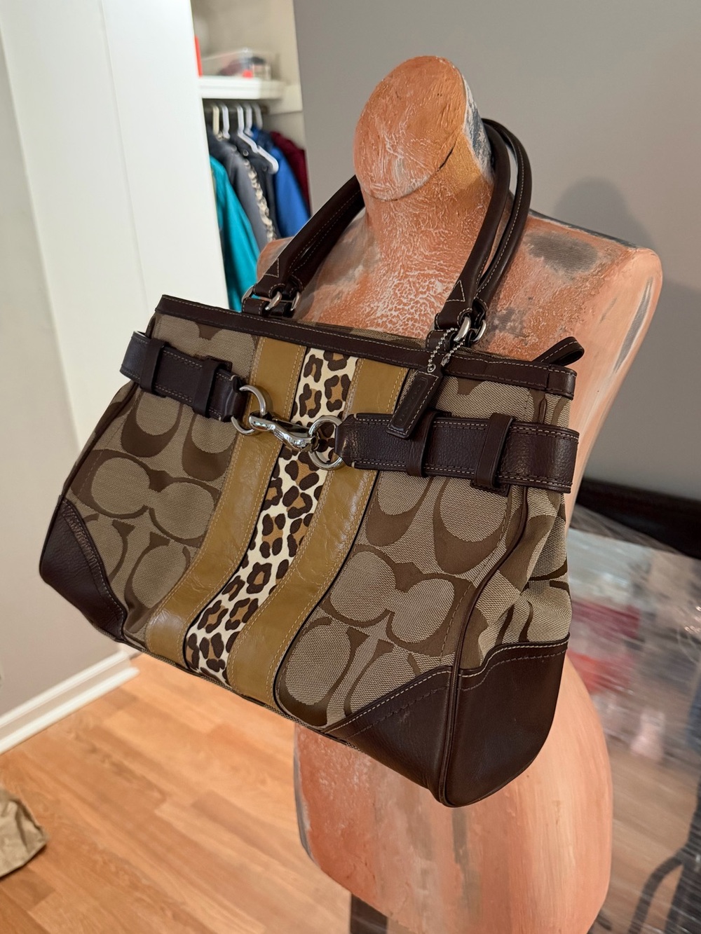 Authentic Coach Hamptons Bag Leopard print silver hardware incl dust bag & card
